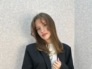 ElletteHewlett's Brunette live cam models Profile Image